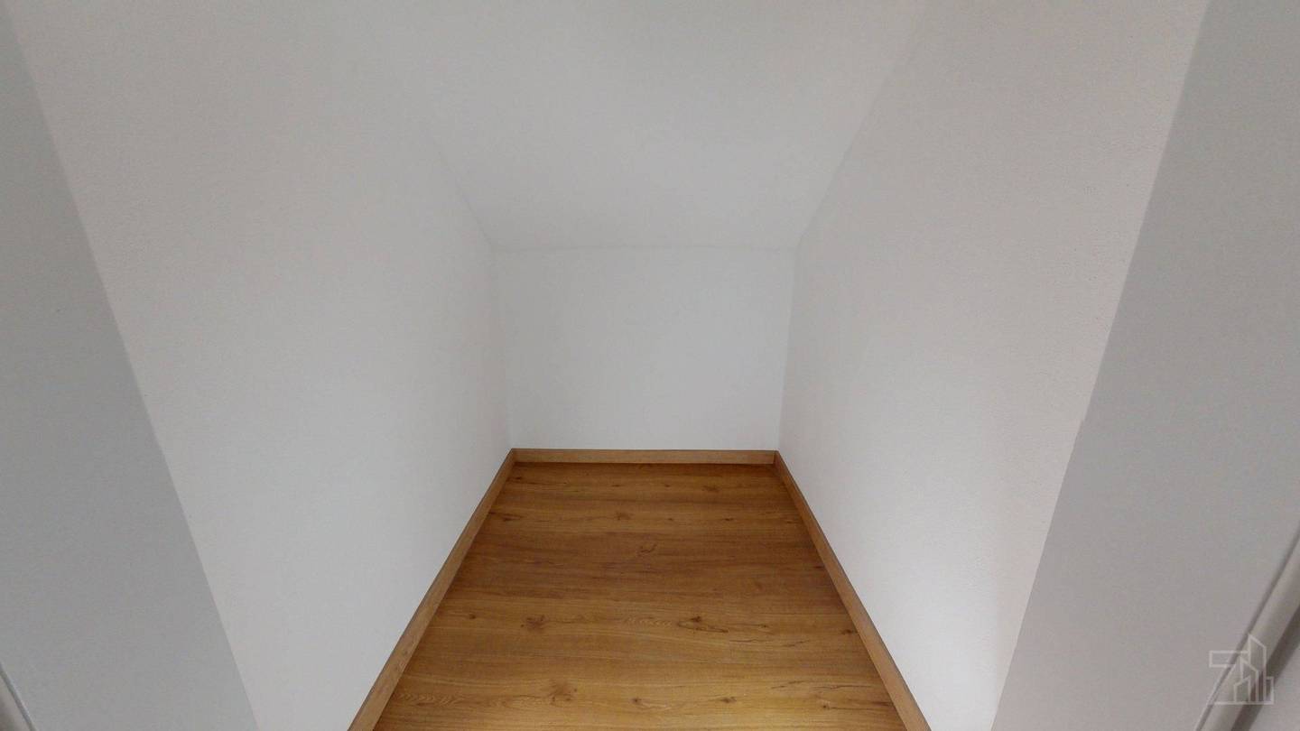 Provisionsfreie Dachgeschosswohnung mit separater Wohnküche