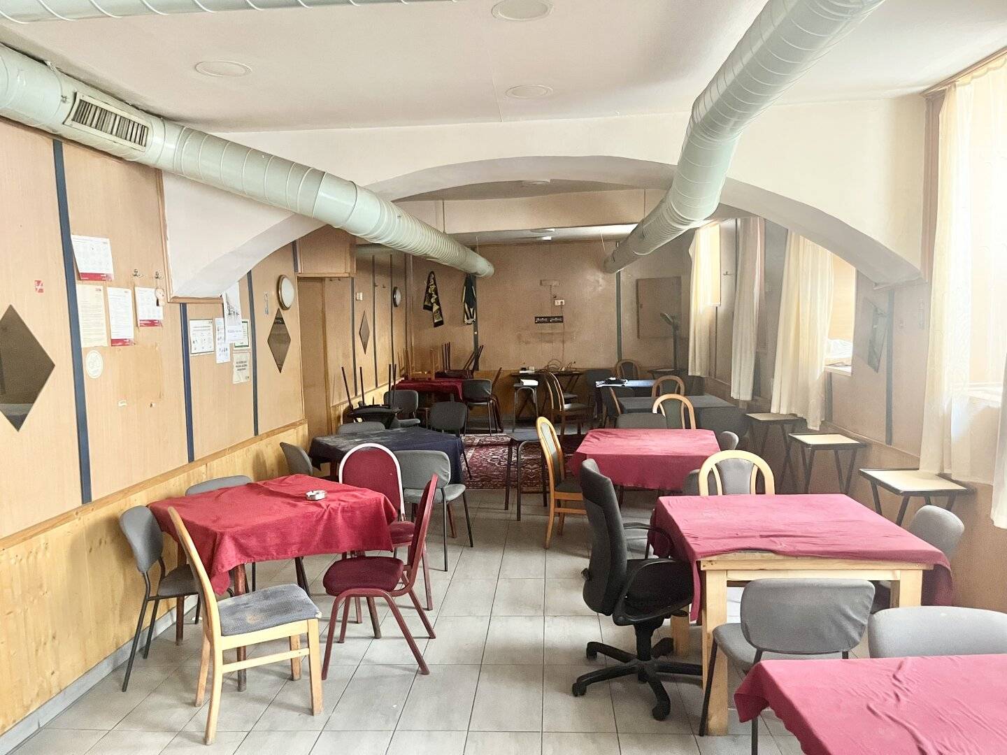 PROVISIONSFREI ! Ca. 90 m² großes, unbefristetes! Geschäftslokal mit großem Gestaltungspotenzial in 1100 Wien