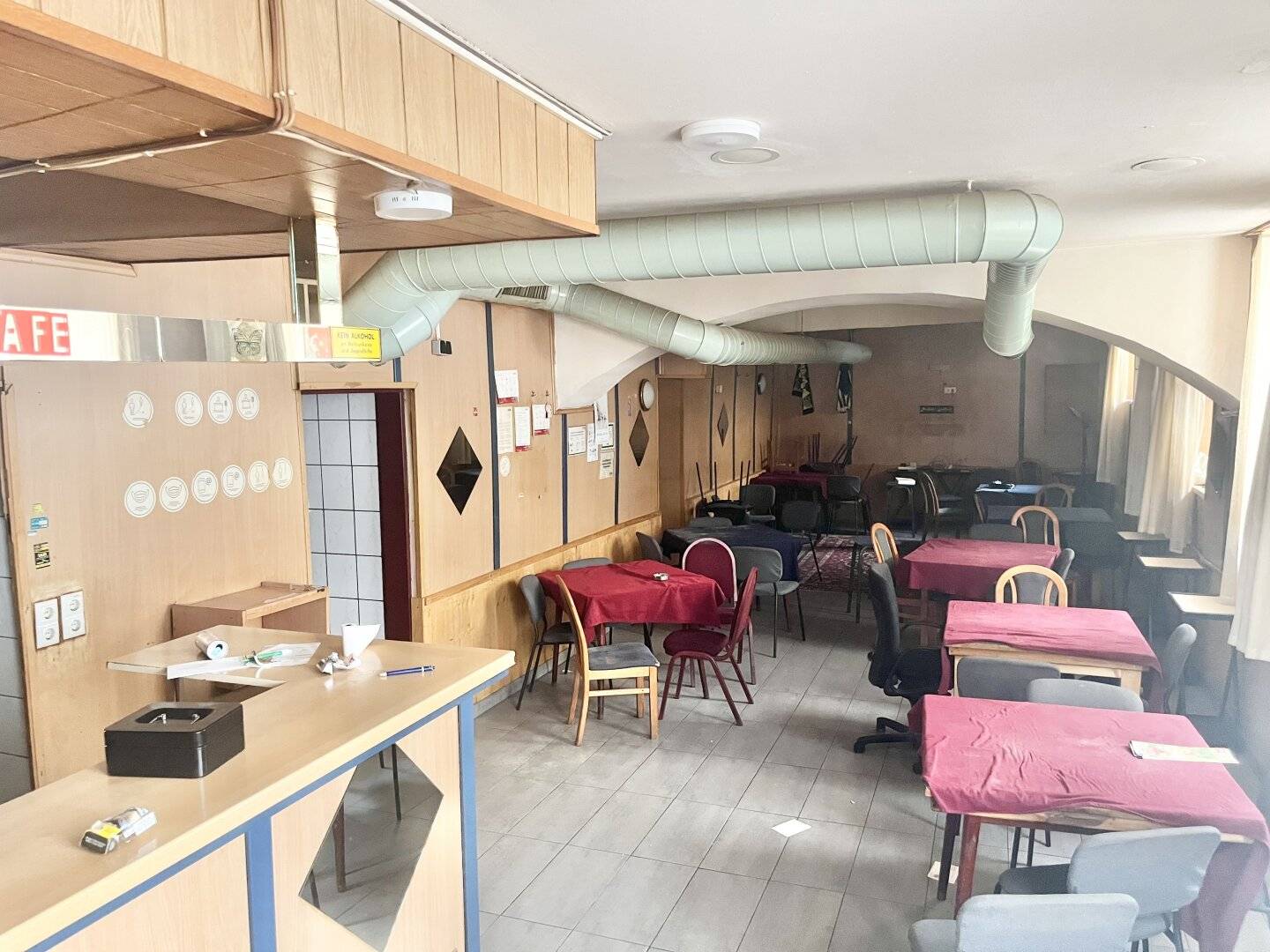 PROVISIONSFREI ! Ca. 90 m² großes, unbefristetes! Geschäftslokal mit großem Gestaltungspotenzial in 1100 Wien
