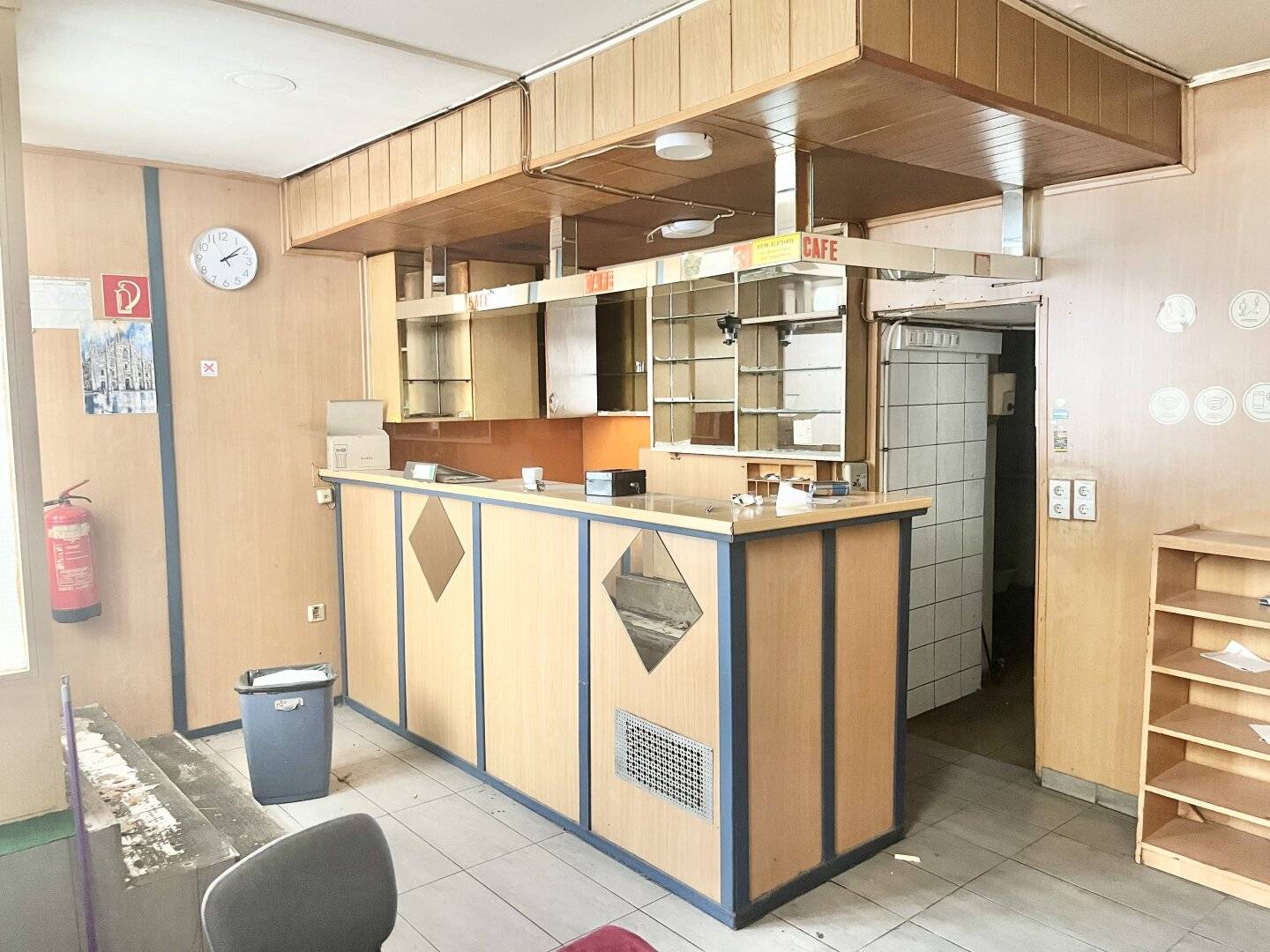 PROVISIONSFREI ! Ca. 90 m² großes, unbefristetes! Geschäftslokal mit großem Gestaltungspotenzial in 1100 Wien