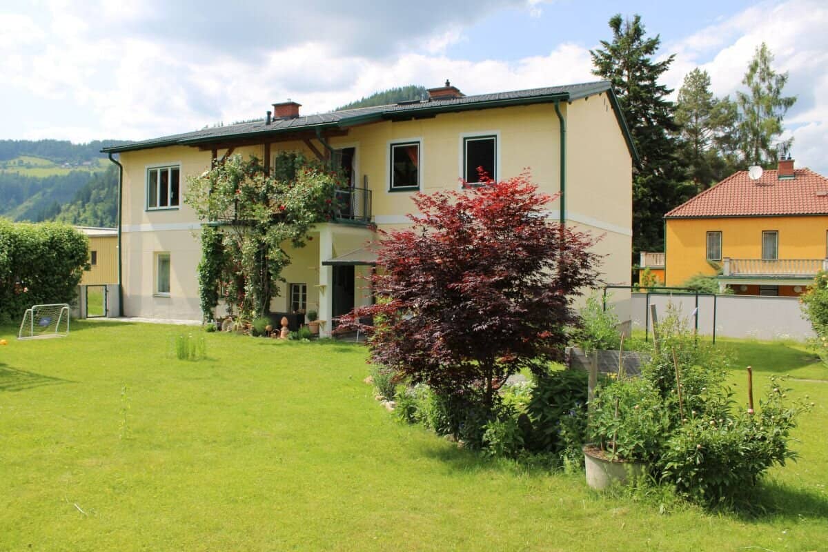 Charmantes Ein- / Zweifamilienhaus mit Garten in Ruhelage in Sankt Barbara – Sanierung des Kellers notwendig!