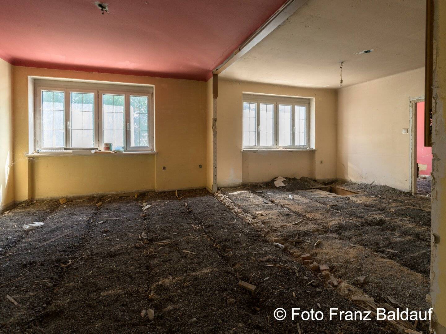 Mehrfamilienhaus mit Dachgarten und Garage für mehrere Fahrzeuge mitten im Zentrum (Bestlage)