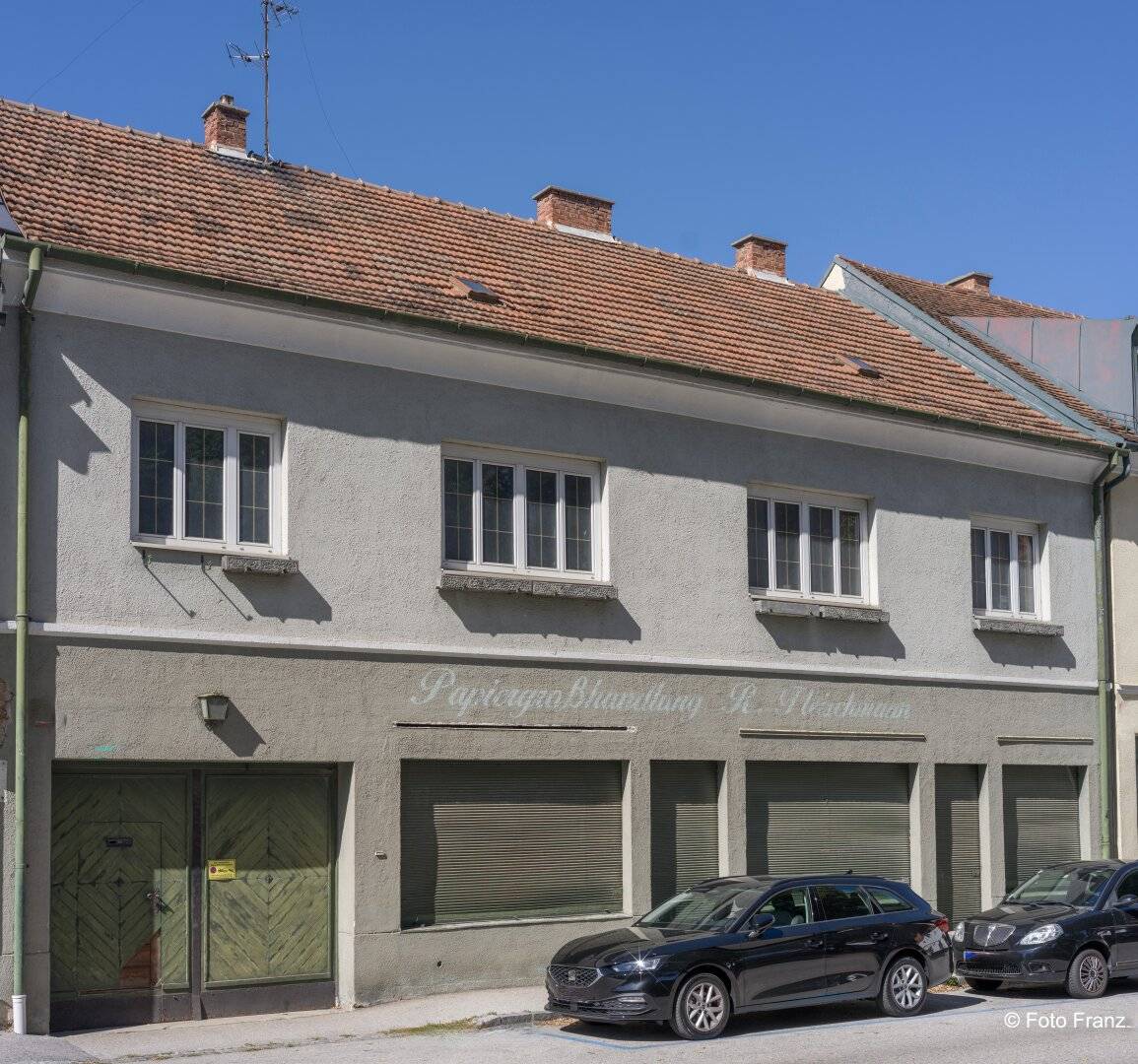 Mehrfamilienhaus mit Dachgarten und Garage für mehrere Fahrzeuge mitten im Zentrum (Bestlage)