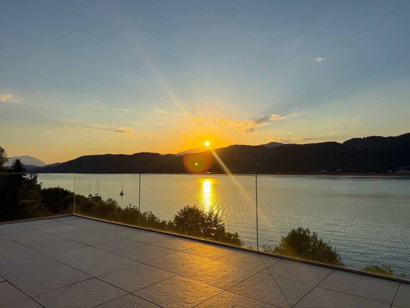 Wörthersee PENTHOUSE mit gigantischer 60 qm Seeblickterrasse neben dem begehrten Golfplatz DELLACH