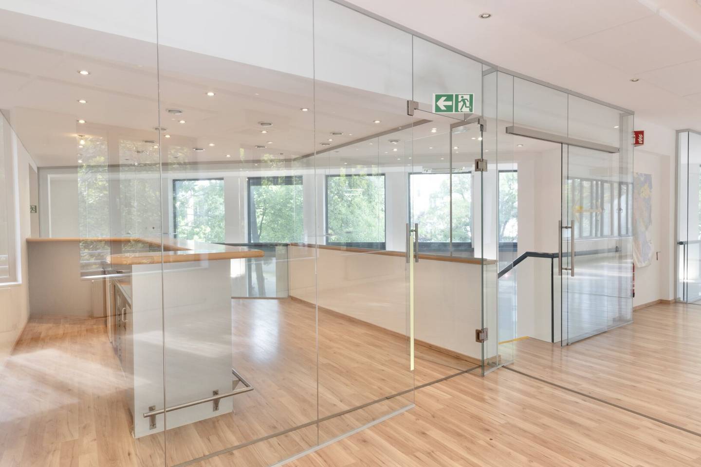 Büro im Gewerbepark -  Moderne Flächen mit Tiefgarage und Außenflächen