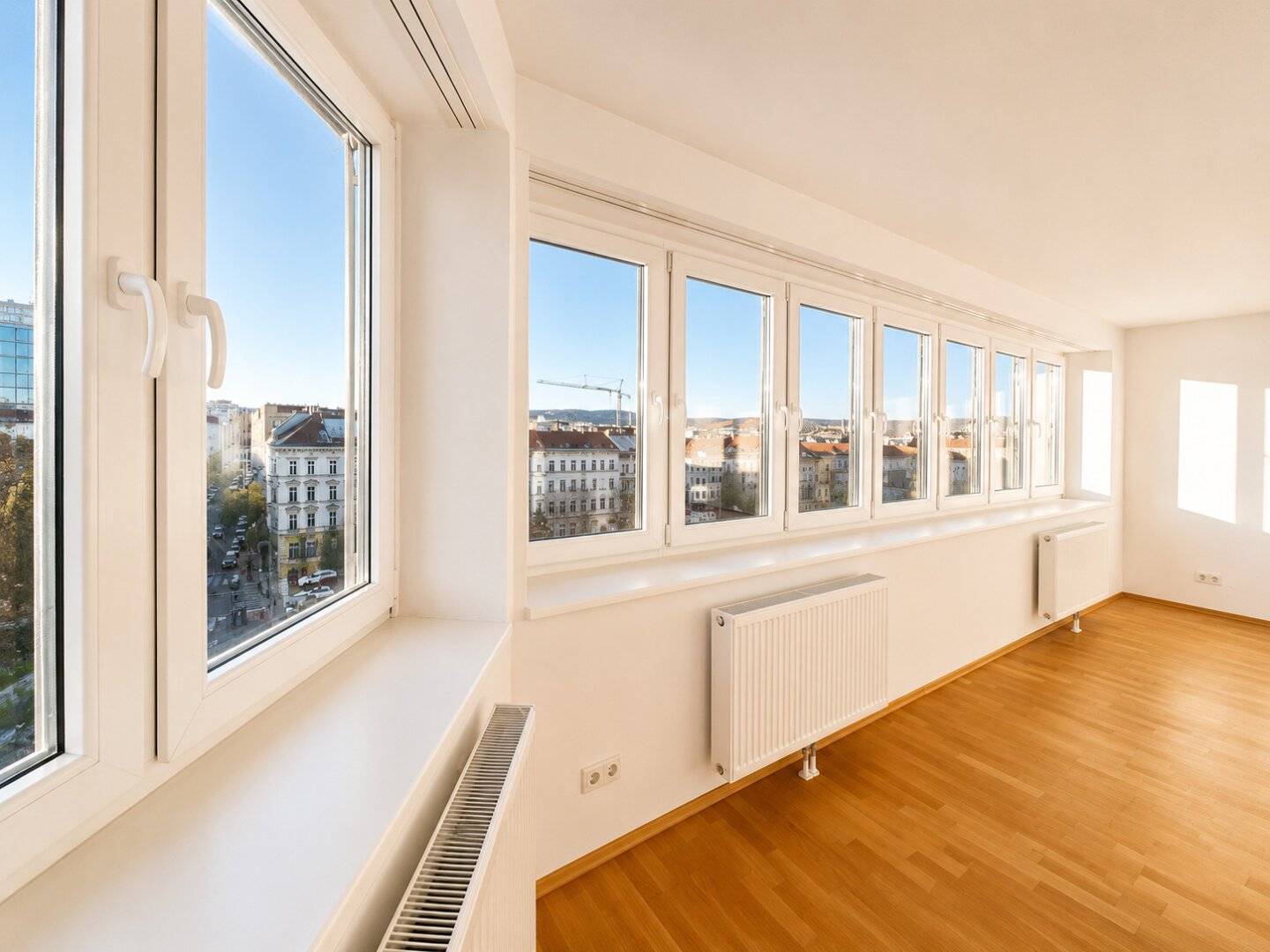 Lichtdurchflutetes Dachgeschossjuwel mit 5 m Raumhöhe und spektakulärem Stadtblick auf 124 m²