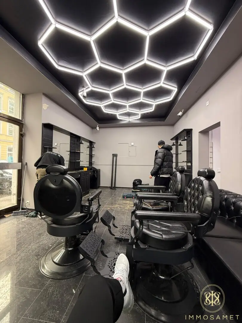 Hochwertig renovierter Salon in perfekter Lage gelangt zur Vermietung - um nur 853€!