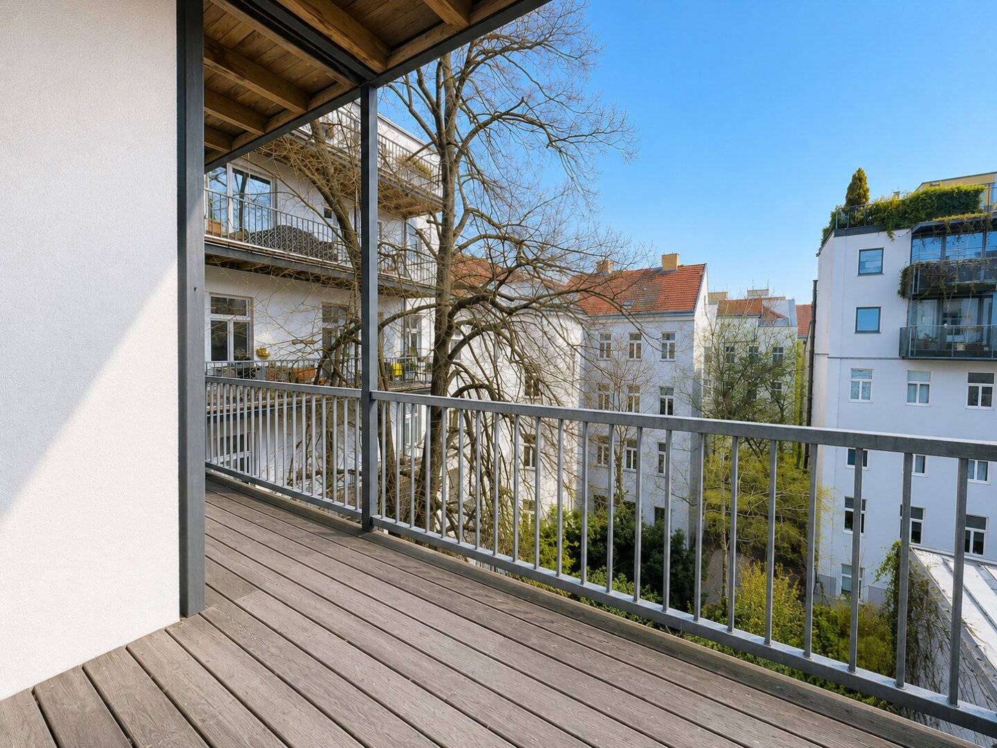 Großzügige City Residence mit zentrumsnahem Altbaucharme, Freifläche & Grünblick