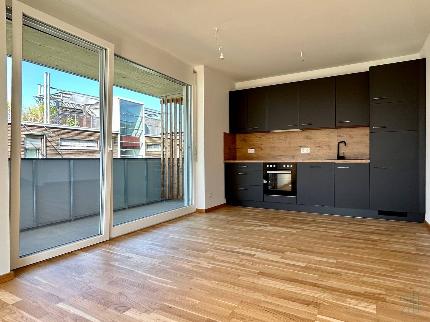 Erstbezug Wohnung mit großem Balkon