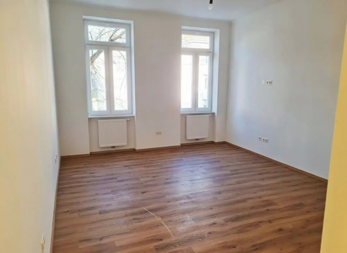 Sanierte Zimmer/Küche Altbauwohnung als Anlageobjekt, zur Vorsorge für alle Fälle oder als kompakte Erstwohnung perfekt geeignet.