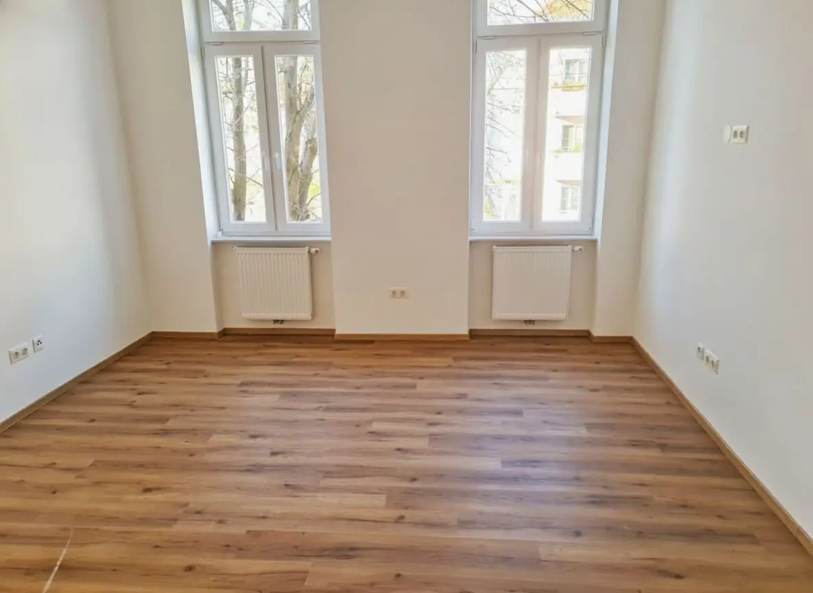 Sanierte Zimmer/Küche Altbauwohnung als Anlageobjekt, zur Vorsorge für alle Fälle oder als kompakte Erstwohnung perfekt geeignet.