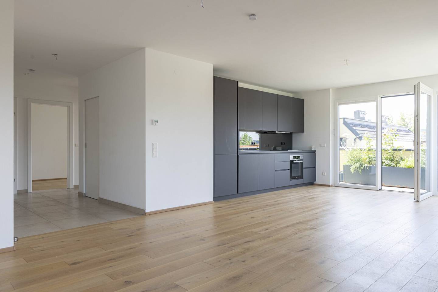 Mehr Freiraum. Mehr Lebensqualität. Mehr Zuhause. Modernes Wohnen in Grünruhelage – mit Dachterrasse und perfekter Anbindung.