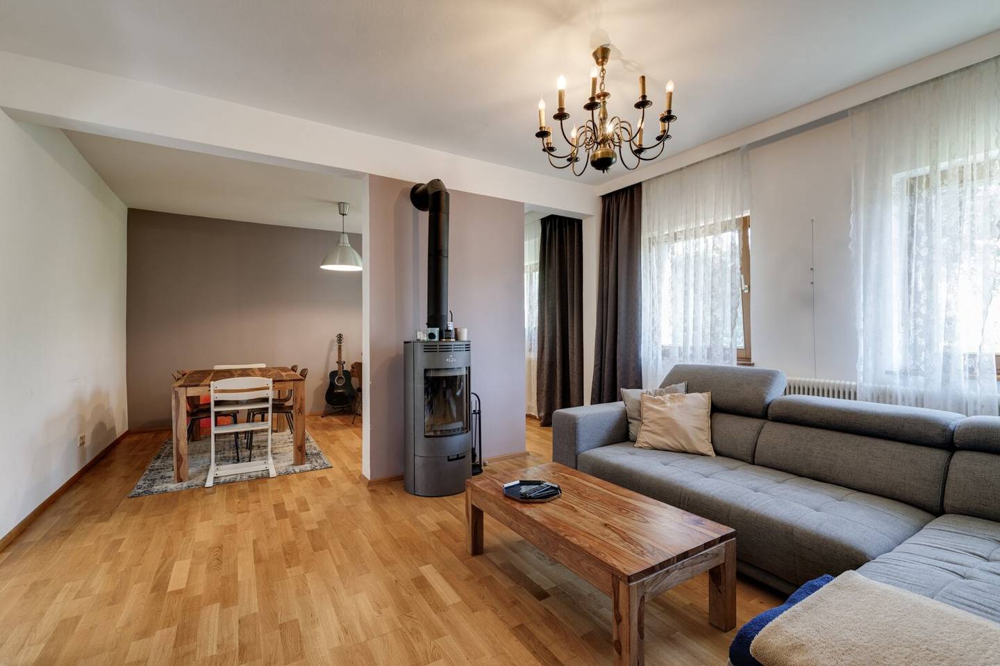 Familientraum in Pama: 6 Zimmer, Doppelgarage, Garten, Terrasse und Balkon