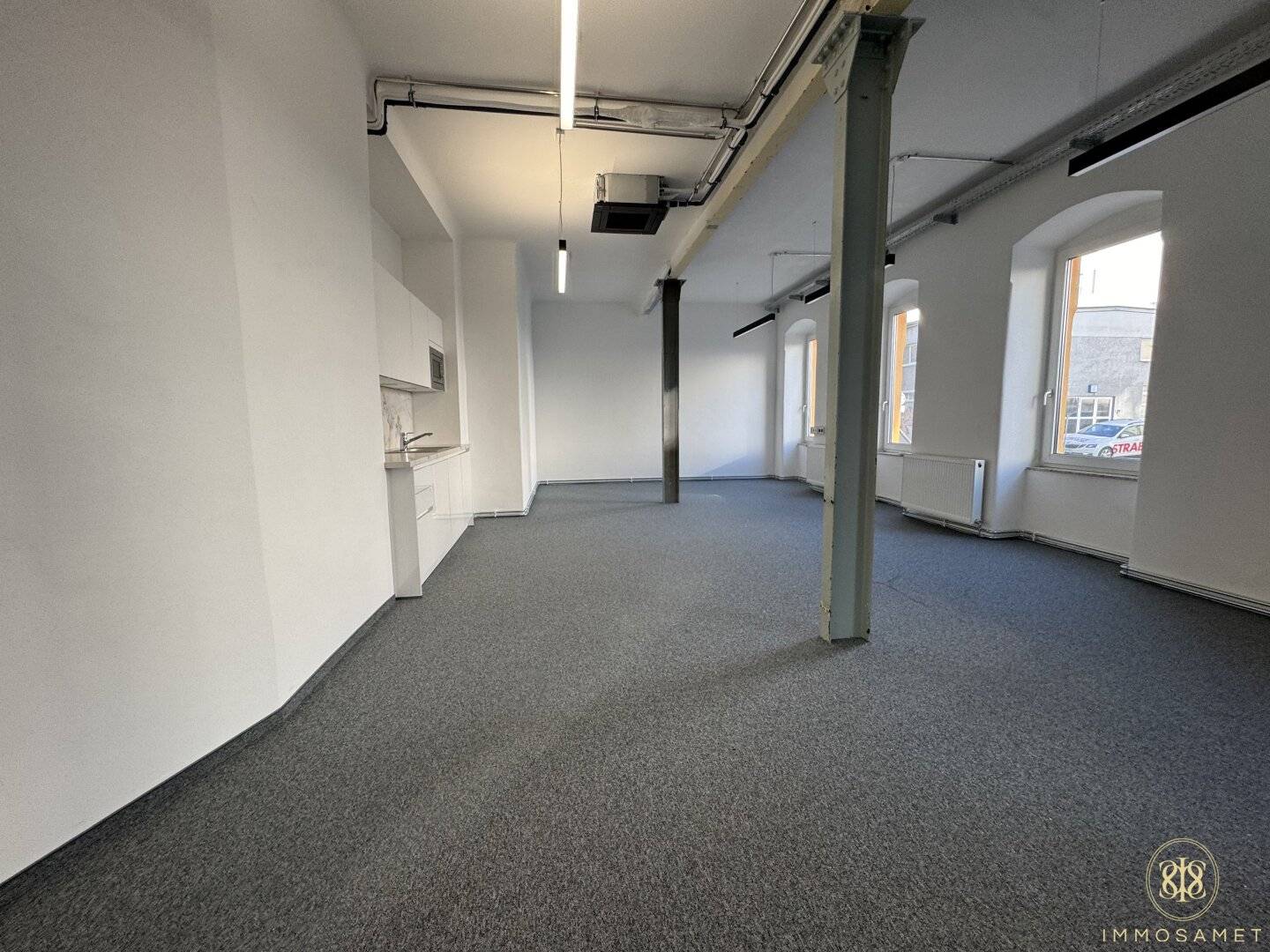 Großes, vielseitig nutzbares Büro im EG zu vermieten