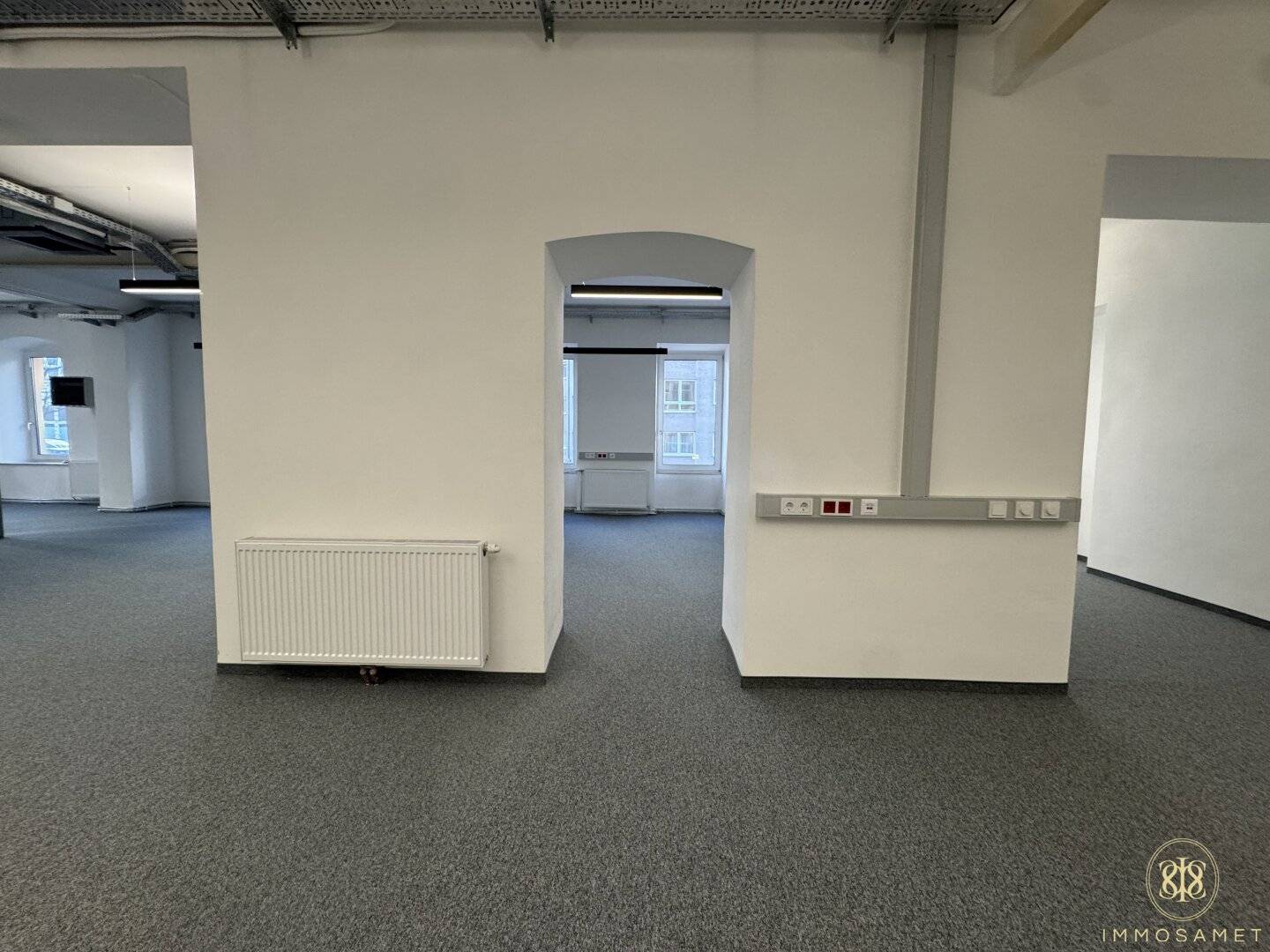 Großes, vielseitig nutzbares Büro im EG zu vermieten