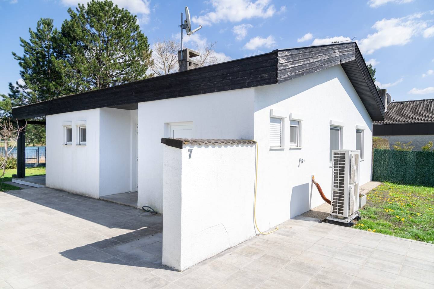 Wohnen am See – Bungalow in 1. Seereihe mit direktem Seezugang