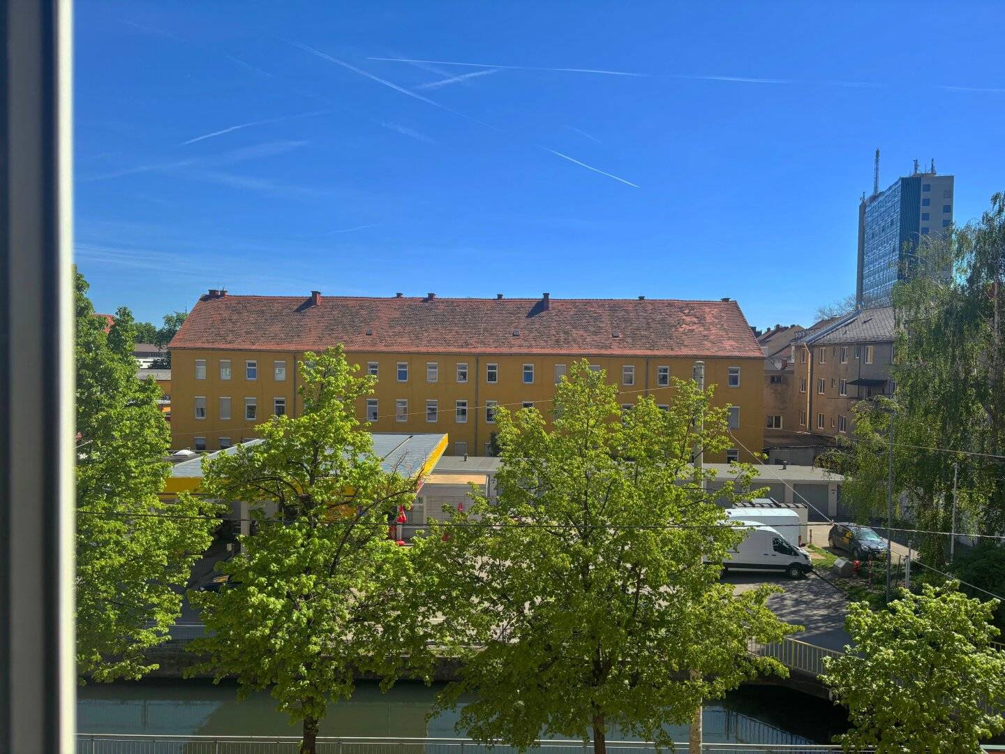 Perfekt für Investoren (WG geeignet) oder zur Eigennutzung: sonnige 4-Zimmer Altbauwohnung mit toller Raumaufteilung - frisch saniert!