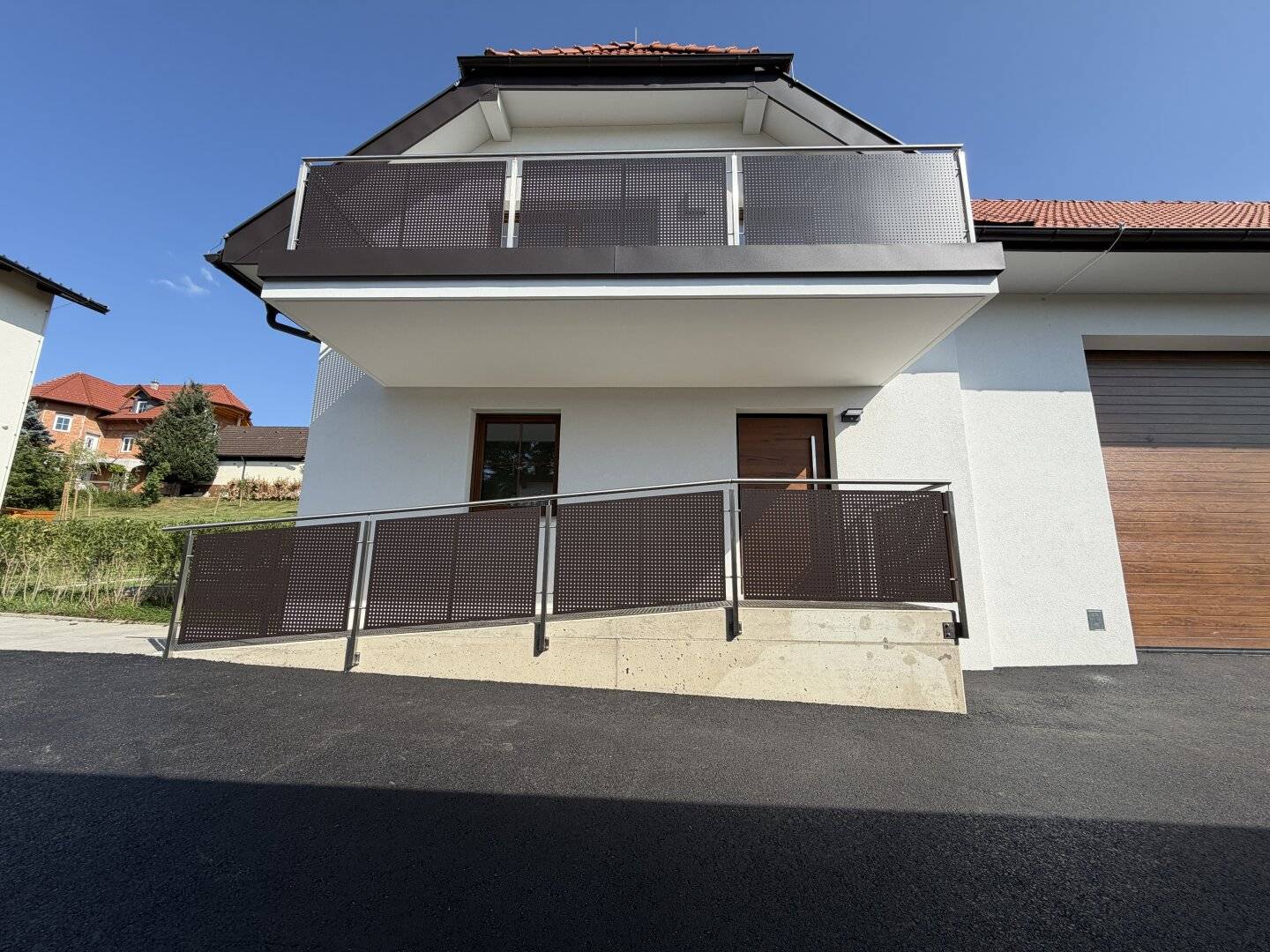 Wohnung in hochwertiger Ausführung mit Balkon und Carport in absoluter Ruhe- und Grünlage