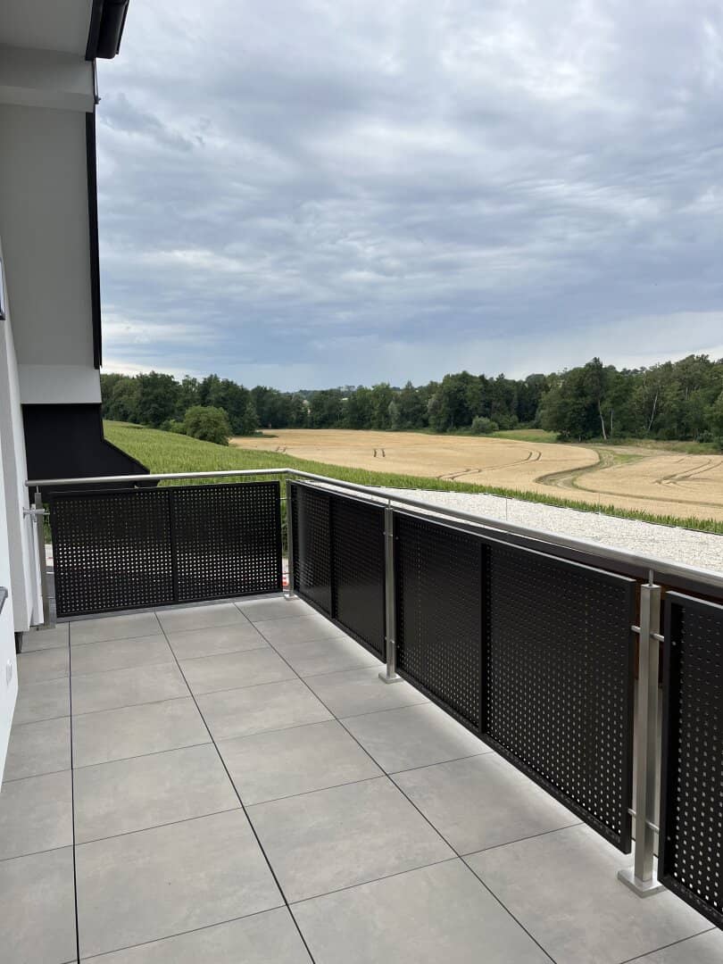 Wohnung in hochwertiger Ausführung mit Balkon und Carport in absoluter Ruhe- und Grünlage