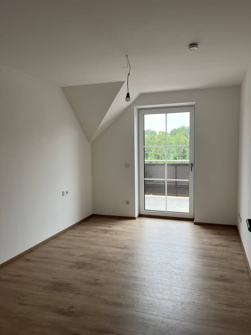 Wohnung in hochwertiger Ausführung mit Balkon und Carport in absoluter Ruhe- und Grünlage