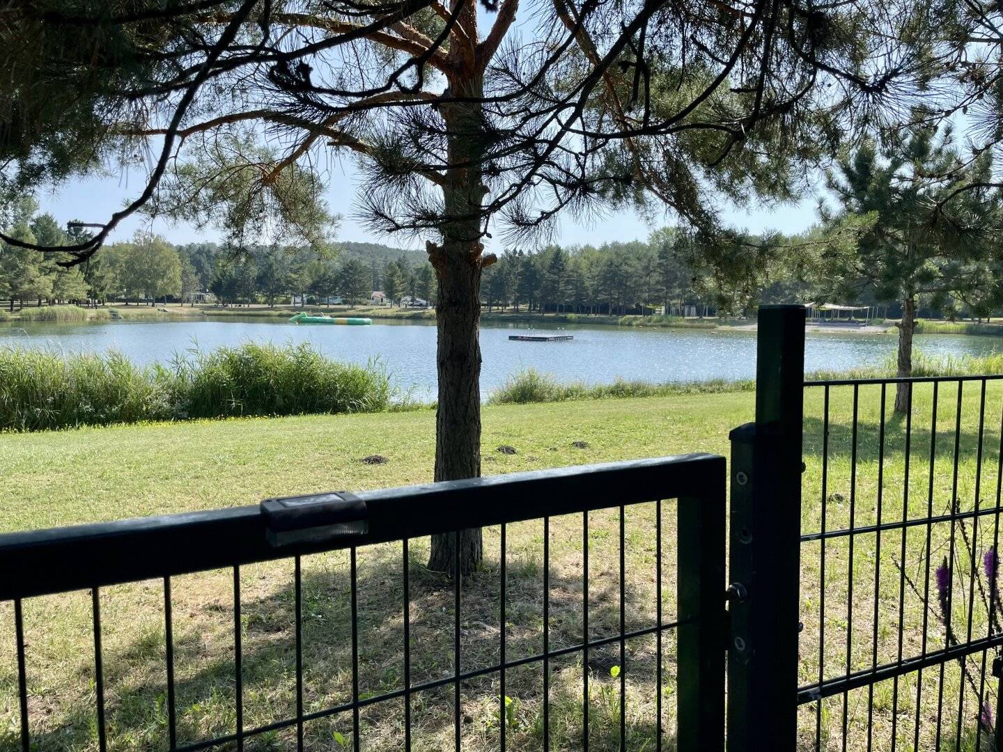 Sensation am See – Bungalow in 1. Seereihe mit Seezugang