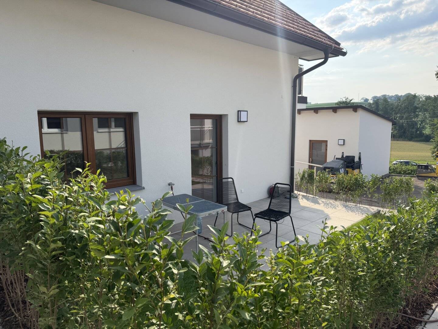 Hochwertige Neubauwohnung mit Eigengarten und Carpot, wohnen in absoluter Ruhe- und Grünlage