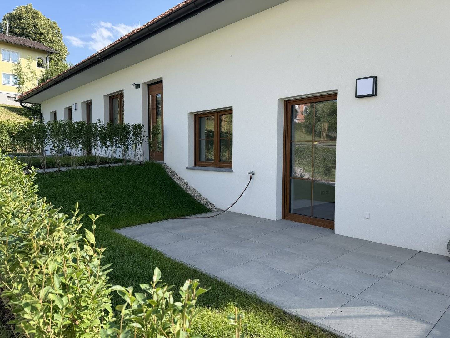 Hochwertige Neubauwohnung mit Eigengarten und Carpot, wohnen in absoluter Ruhe- und Grünlage