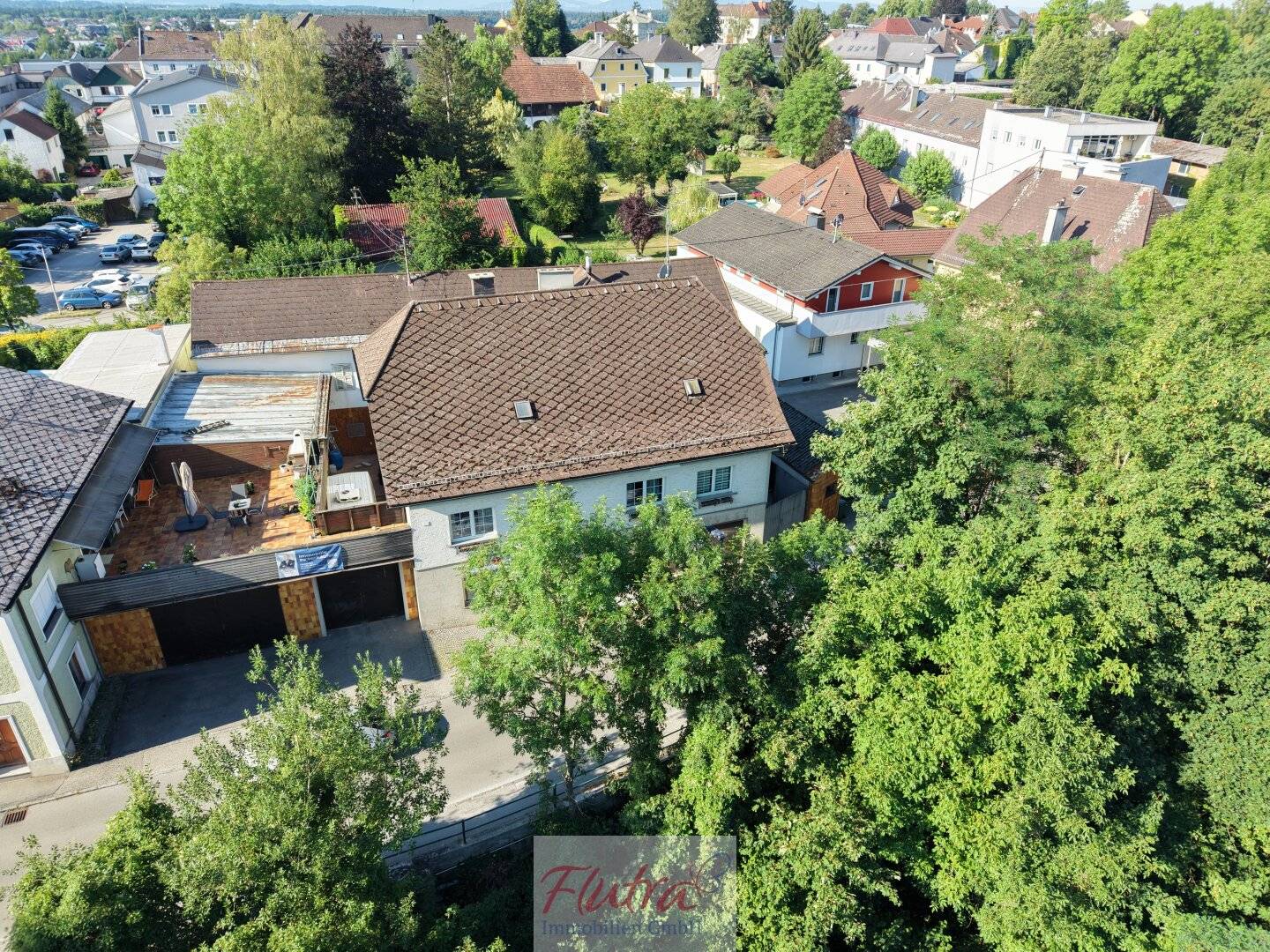 Ehemalige Betriebsliegenschaft mit Produktions- Verkaufs- und Lagerflächen + Wohnung