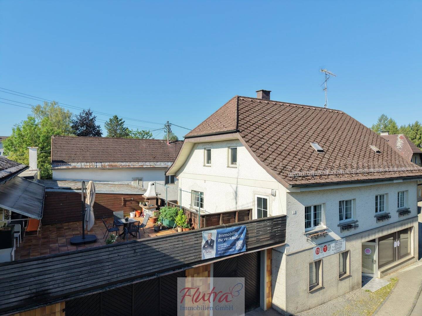 Ehemalige Betriebsliegenschaft mit Produktions- Verkaufs- und Lagerflächen + Wohnung