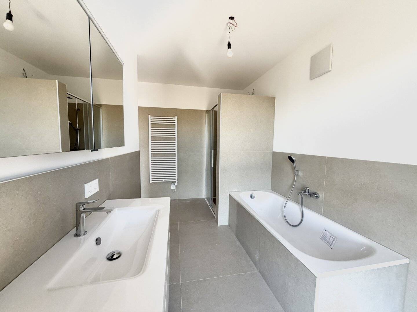 Exklusiver Erstbezug mit XXL Balkon, zwei Stellplätzen und herrlichem Fernblick
