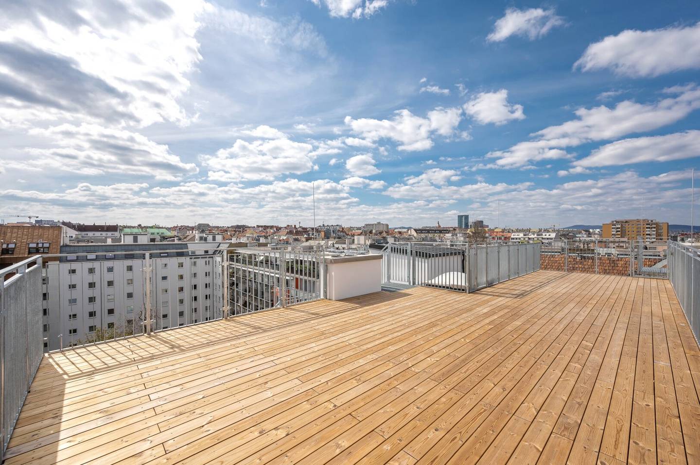 ++NEU++ Sensationeller 5-Zimmer DG-Penthouse auf zwei Ebenen mit Terrasse!