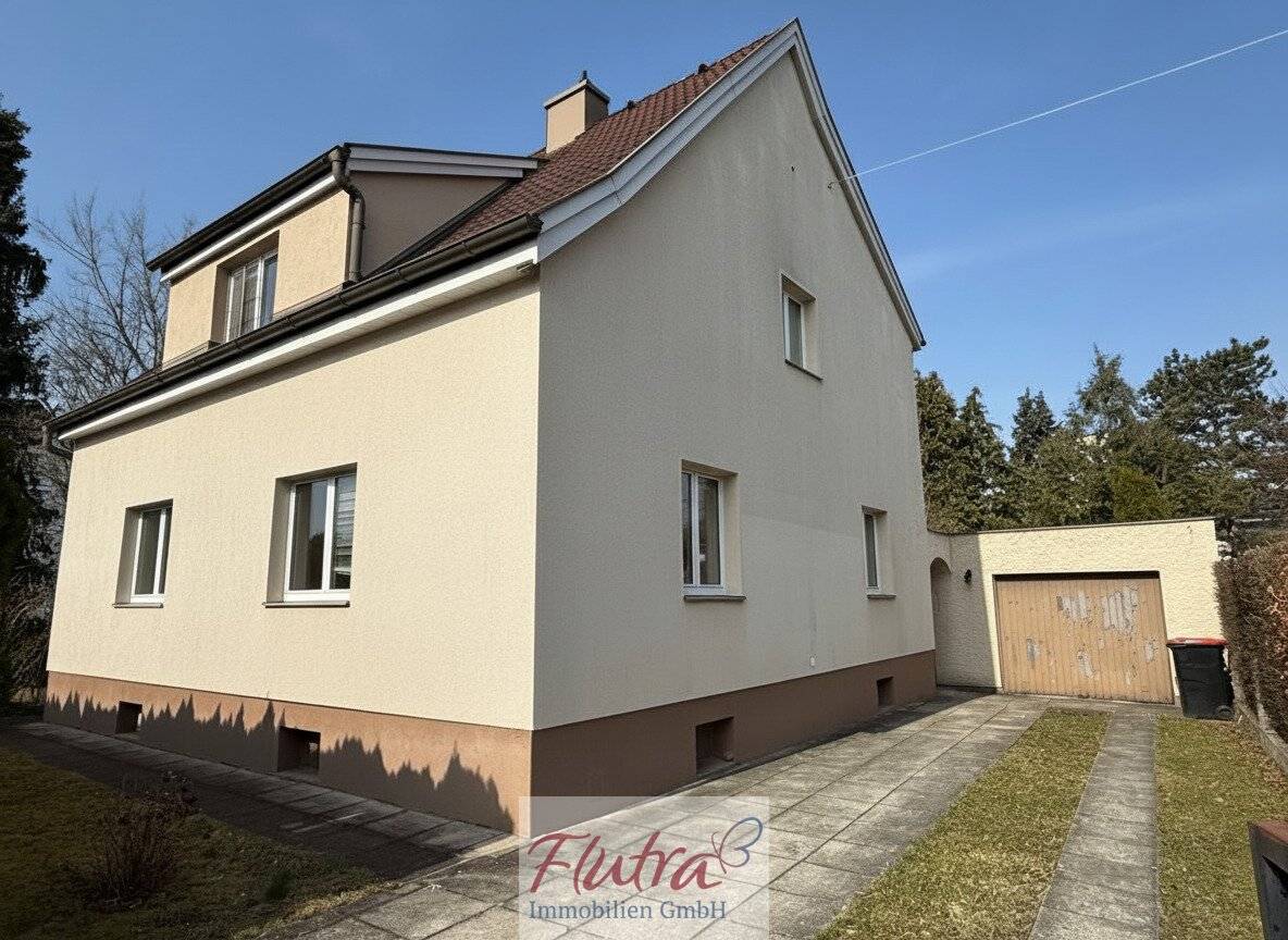 Charmantes Haus mit Terrasse und Garage in Wels / Renovierungs- oder Neubauprojekt!
