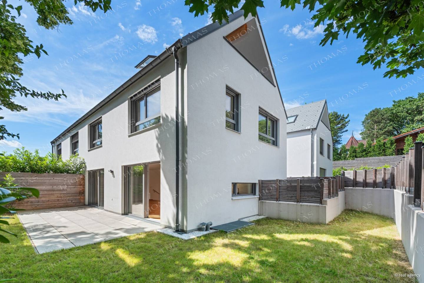 Neuwertige Doppelhaushälfte - Gießhübl - mit Lift und 100 m² Freiflächen | Neubau 2022