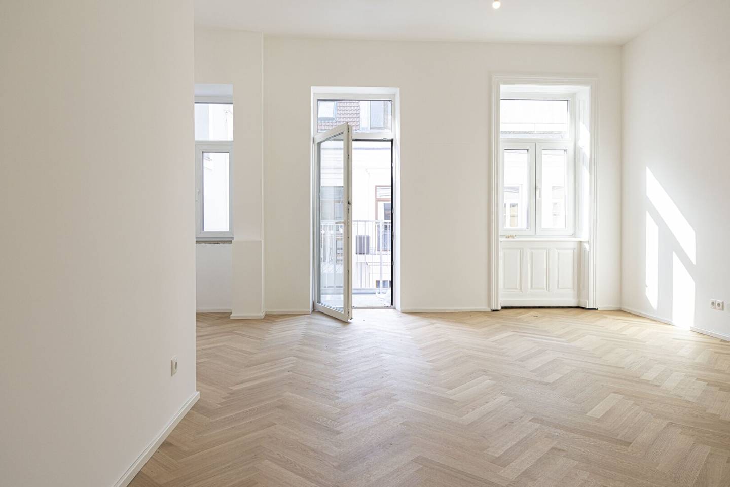 Hell. Großzügig. Charmant – Frisch sanierte 3-Zimmer-Wohnung mit Balkon