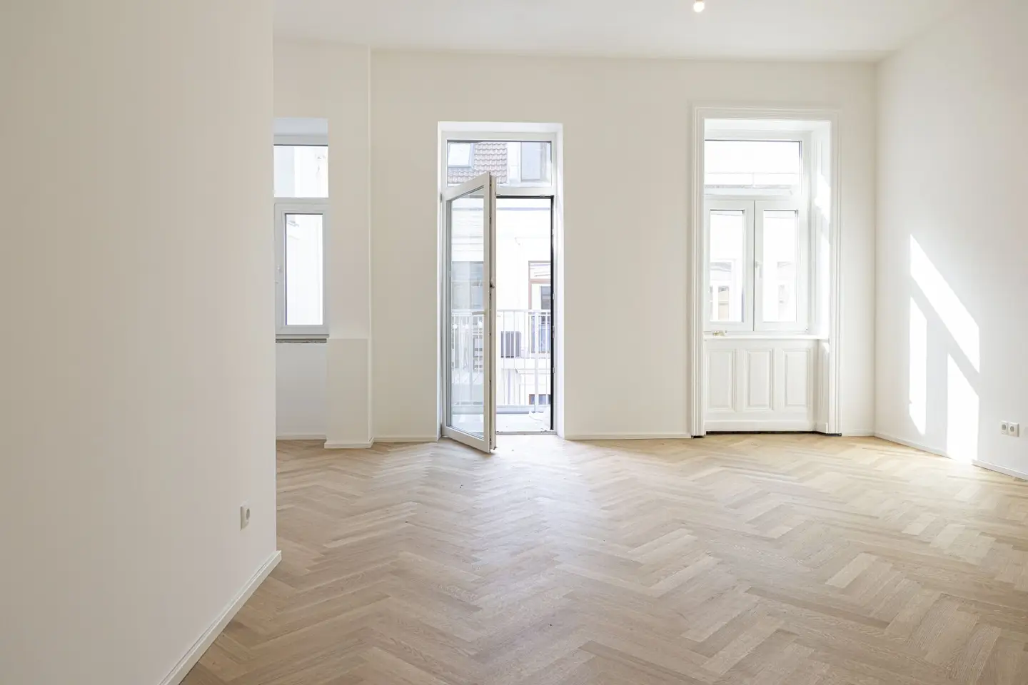 Hell. Großzügig. Charmant – Frisch sanierte 3-Zimmer-Wohnung mit Balkon