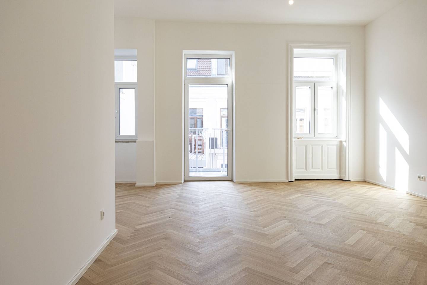 Hell. Großzügig. Charmant – Frisch sanierte 3-Zimmer-Wohnung mit Balkon