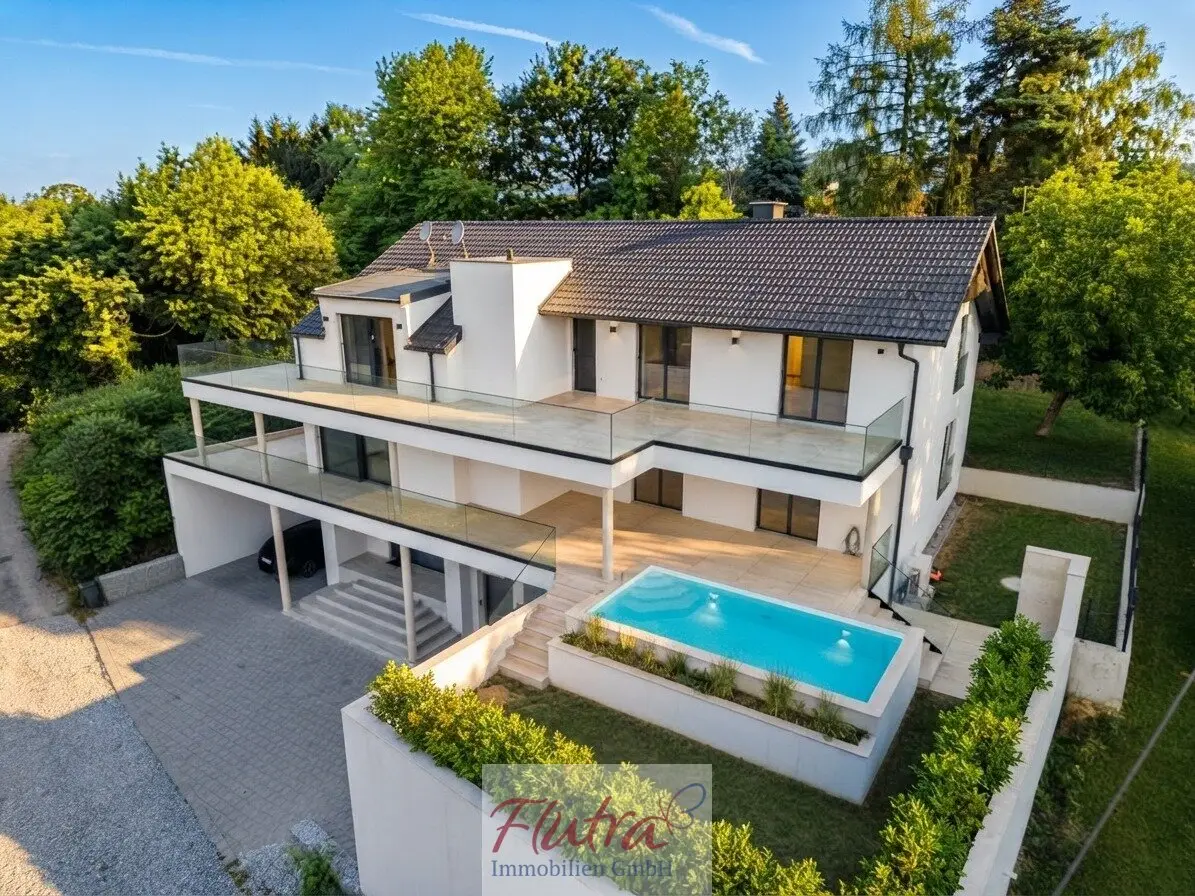 Luxus Villa mit 2 Einheiten und jeweils einem Pool, Terrasse, Doppelgarage uvm. in Altlichtenberg!