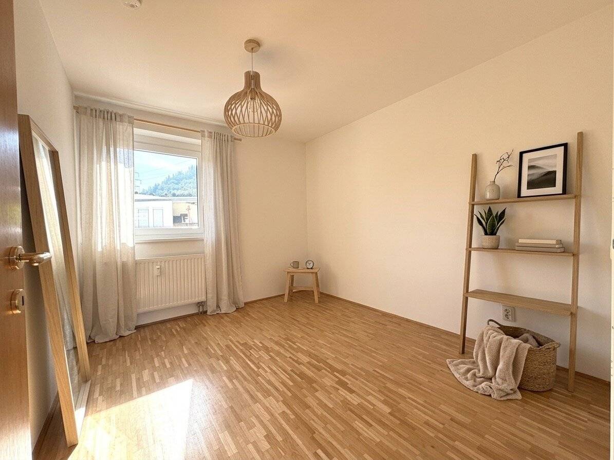 Wattens: Lichtdurchflutete Dachgeschosswohnung mit XXL-Sonnenterrasse (ca. 39 m²), viel Stauraum & Tiefgarage