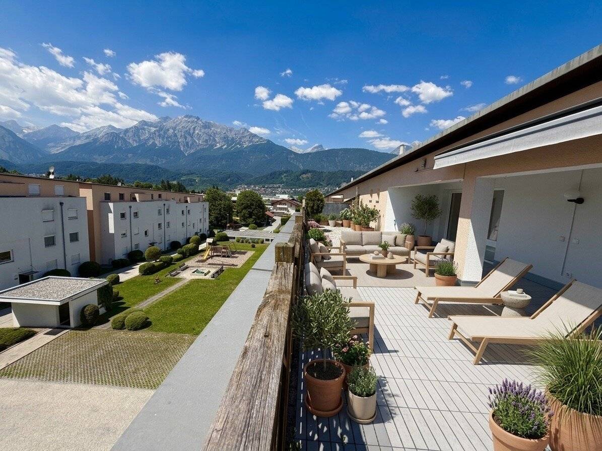 Wattens: Lichtdurchflutete Dachgeschosswohnung mit XXL-Sonnenterrasse (ca. 39 m²), viel Stauraum & Tiefgarage