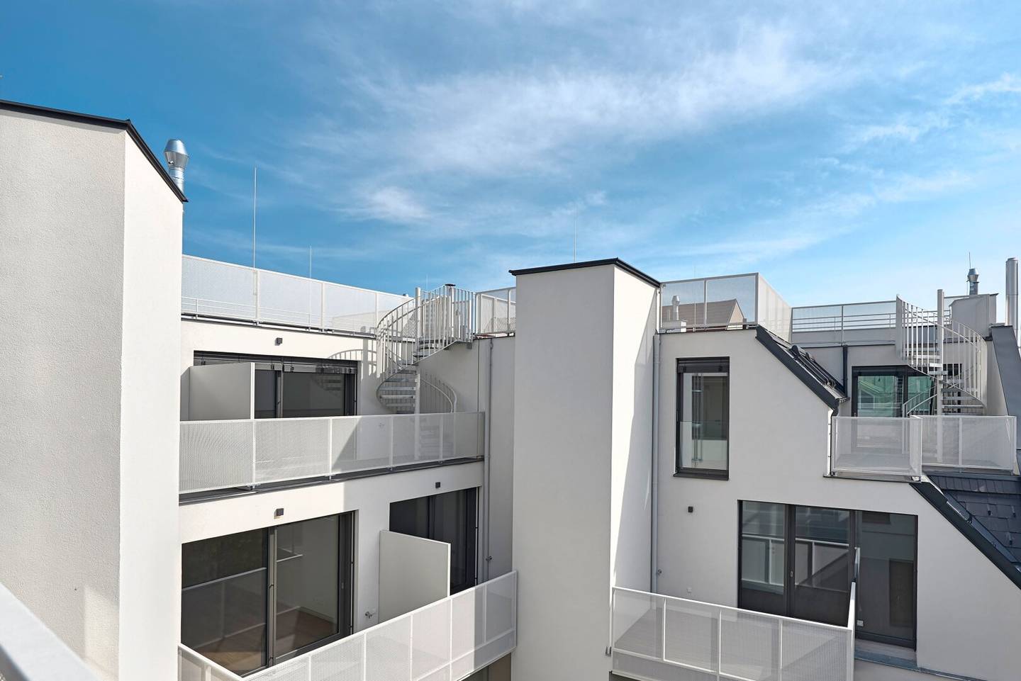 ESSENZ NO. 1 The new avantgarde of living