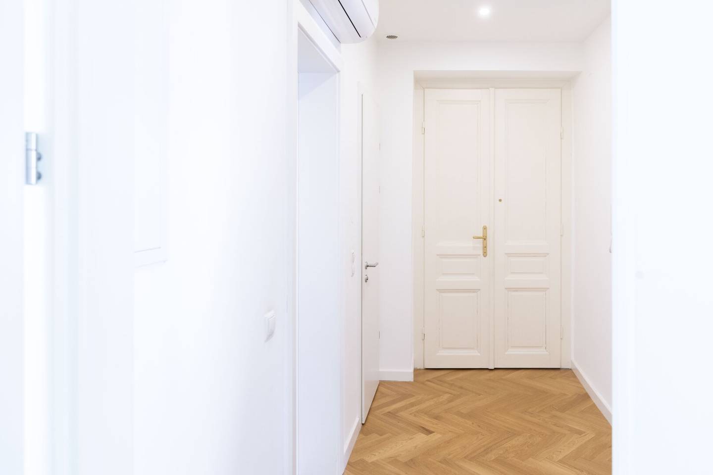 Wohnen mit Stil – Generalsanierter Altbau mit SW-Balkon & perfekter Infrastruktur