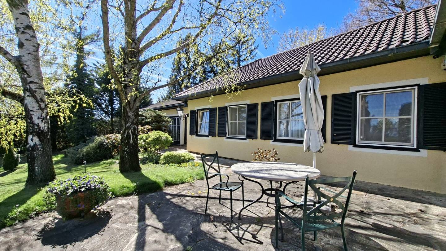 Großzügige Villa in Bad Fischau-Brunn mit 2.781m² großem Traumgrund und Fernblick