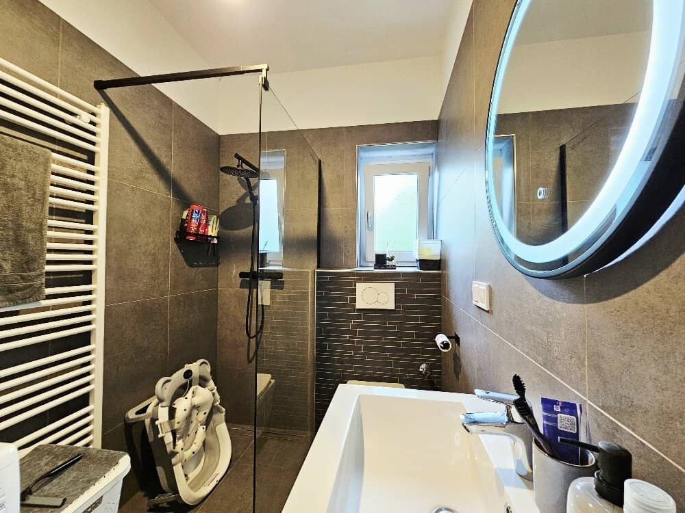 Charmante 2-Zimmer-Wohnung in Graz: Stadtblick, Parkett & Bad mit Fenster! Nur 145.000€!