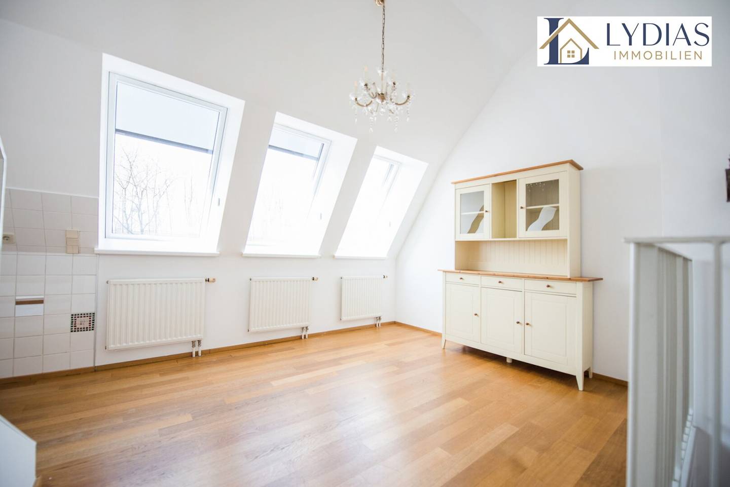 Gemütliche und helle DG-Wohnung auf zwei Ebenen - 4 Zimmer mit hofseitiger Terrasse - Top-Infrastruktur