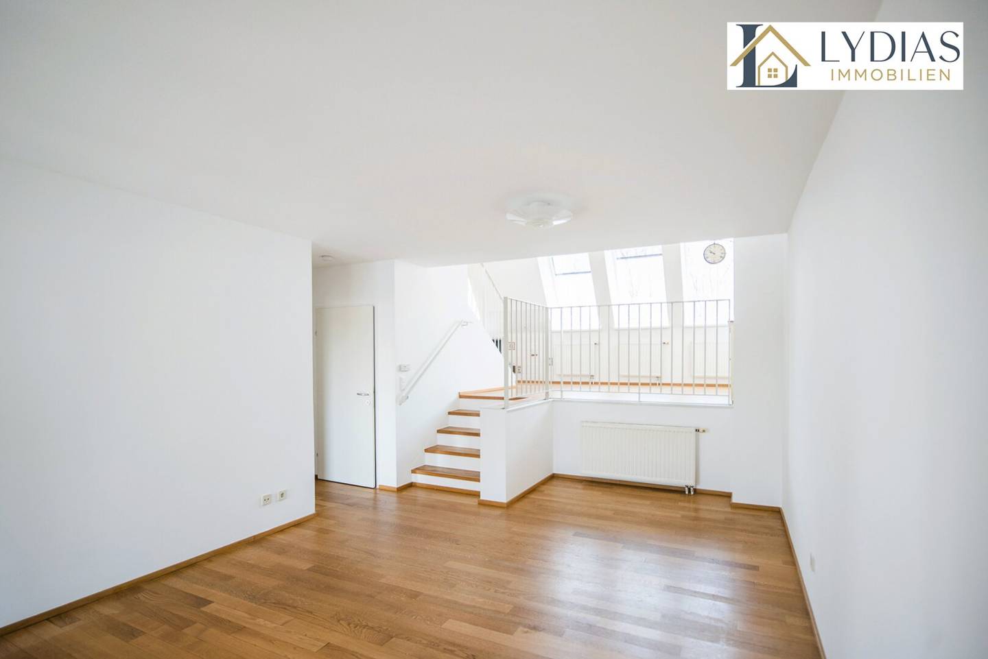 Gemütliche und helle DG-Wohnung auf zwei Ebenen - 4 Zimmer mit hofseitiger Terrasse - Top-Infrastruktur