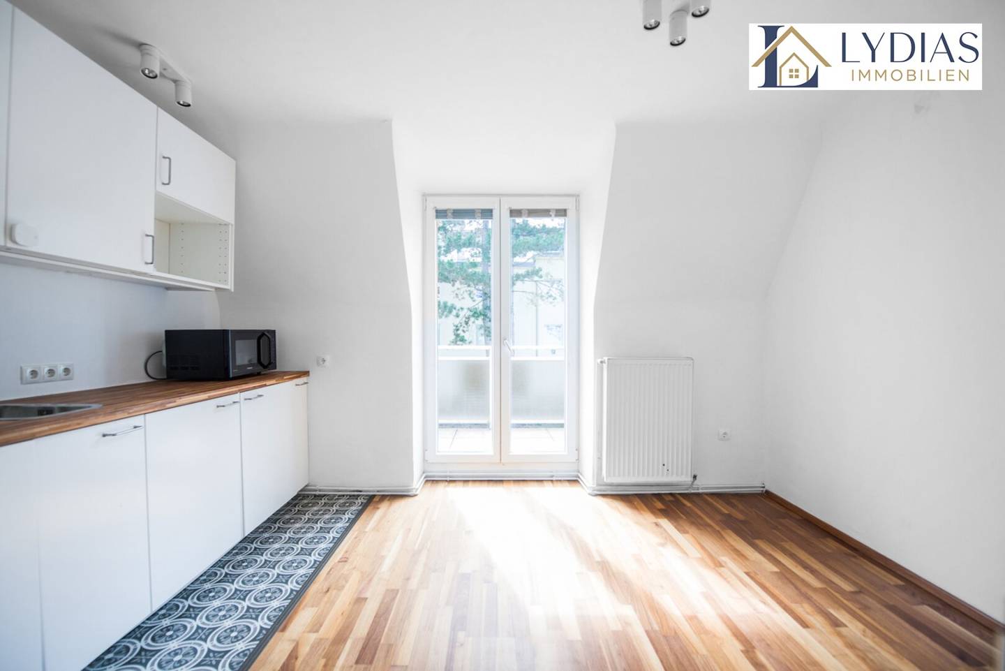 Gemütliche und ruhige 2-Zimmer Wohnung mit Balkon, beide Zimmer mit Blick zum begrünten Innenhof - Top Infrastruktur/ Nähe Station-U4 Hütteldorf!