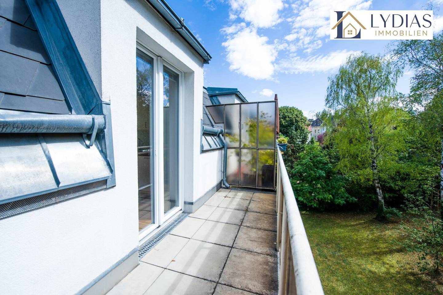 Gemütliche und ruhige 2-Zimmer Wohnung mit Balkon, beide Zimmer mit Blick zum begrünten Innenhof - Top Infrastruktur/ Nähe Station-U4 Hütteldorf!