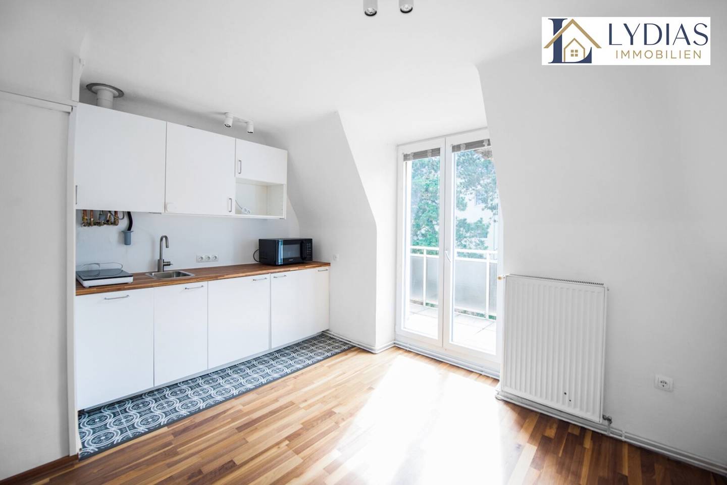Gemütliche und ruhige 2-Zimmer Wohnung mit Balkon, beide Zimmer mit Blick zum begrünten Innenhof - Top Infrastruktur/ Nähe Station-U4 Hütteldorf!
