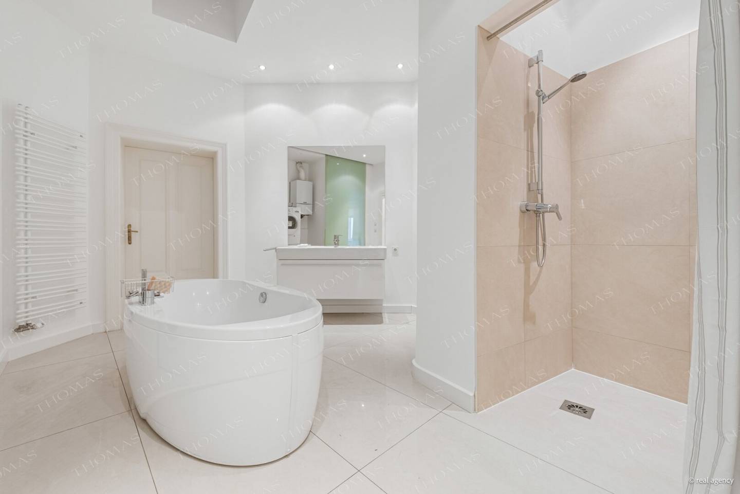Elegant & zentral – Exklusiv möblierte Altbauwohnung im Servitenviertel