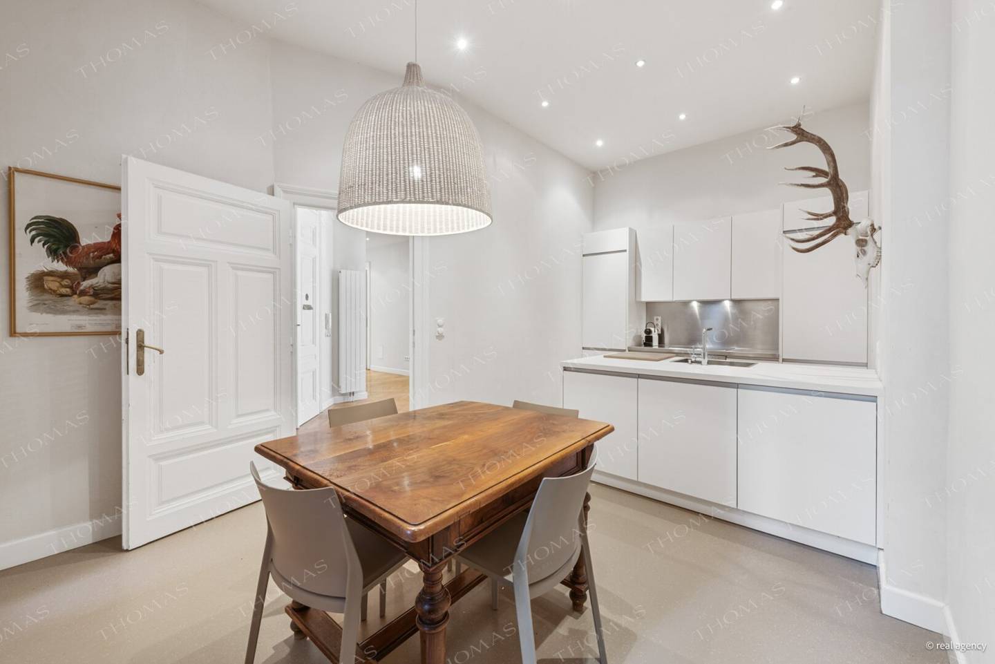 Elegant & zentral – Exklusiv möblierte Altbauwohnung im Servitenviertel